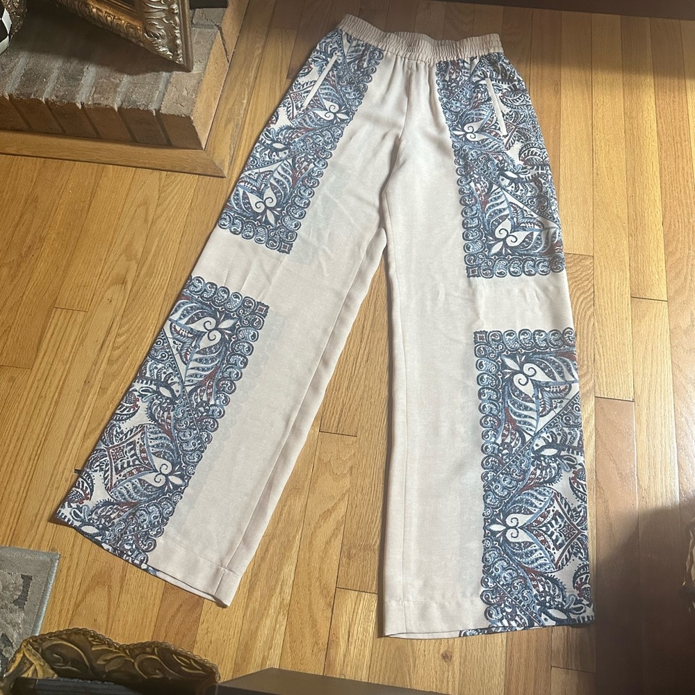 BCBGmaxazria Size XS Ivory Patterned Flowy Pants
